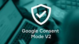 Grön illustration med en bärbar dator i bakgrunden och texten Google Consent Mode V2