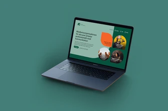 En macbook pro med Sveriges Kommunikatörers nya webbplats. 