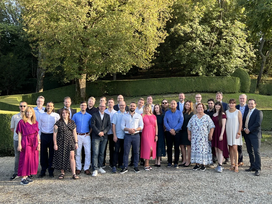 Outdoor group photo of Epinova's employees